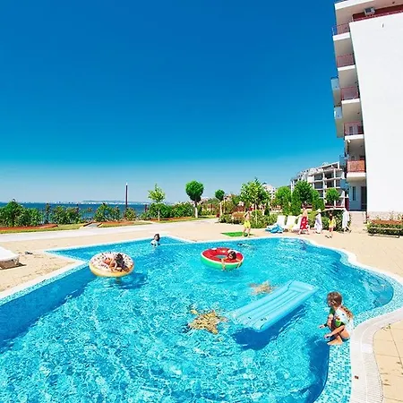 Cozy In Grand Noks With Sea View Apartment