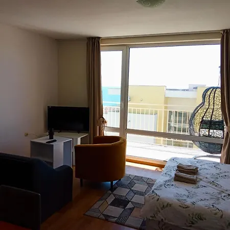 Cozy In Grand Noks With Sea View Apartament