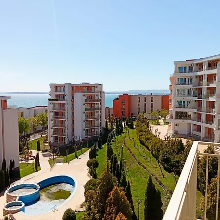 Cozy In Grand Noks With Sea View Apartament